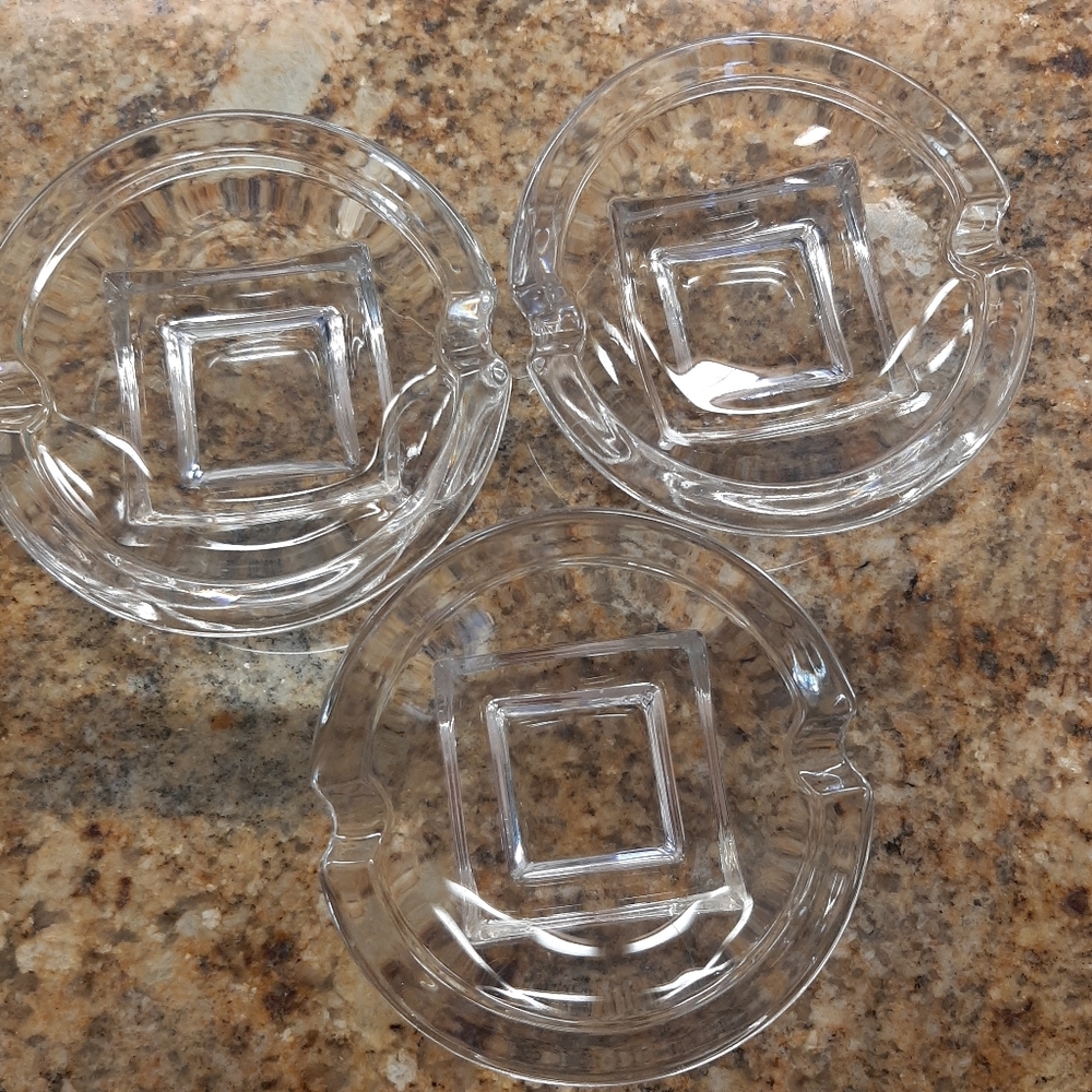 SET OF 3 GLASS ASHTRAYS - Picture 2 of 9